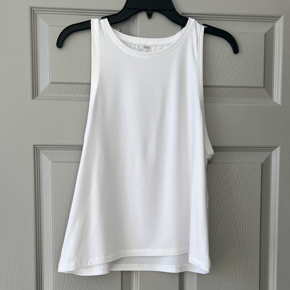 Beyond Yoga Featherweight Rebalance Tank White Medium- small snag